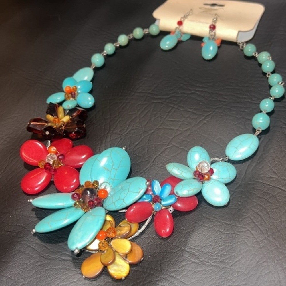 W Stone & Beads, necklace and earring set.